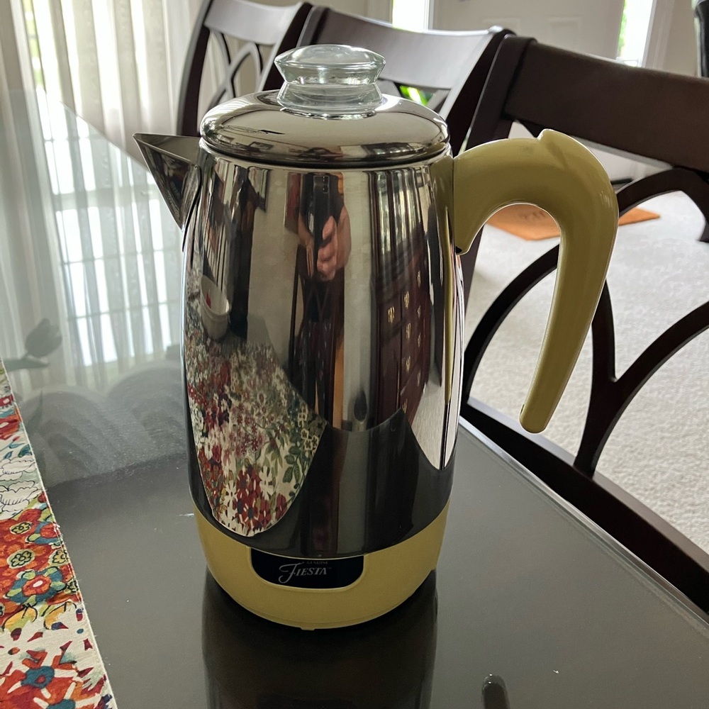 ❤️ EXCELLENT FIESTA COFFEE GO-ALONG 8 Cup ELECTRIC PERCOLATOR YELLOW & CHROME